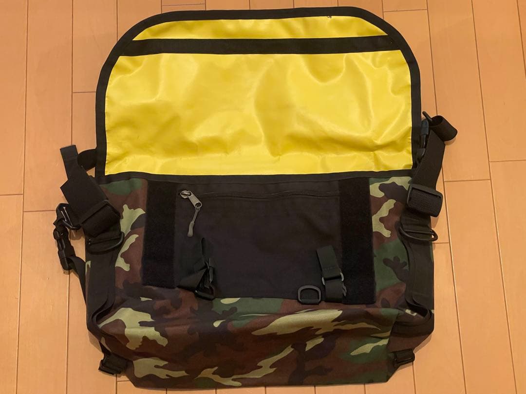 PAC DESIGNS Basic Slim メッセンジャーバッグ