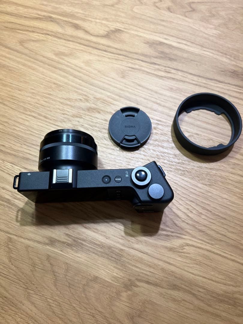 SIGMA デジタルカメラ dp2Quattro ※フード付き/充電器無し