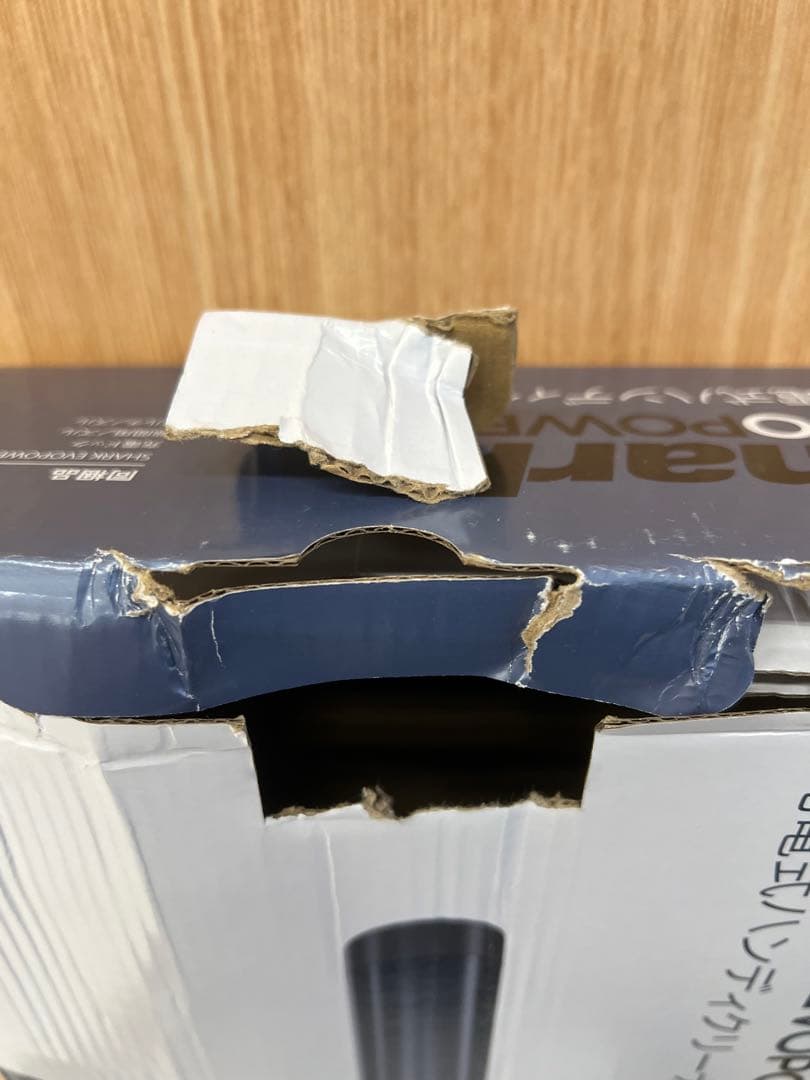 EVOPOWER 充電式ハンディクリーナー未使用ですが 箱にダメージ有り