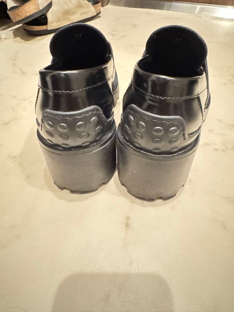 Tod's ブラックレザー プラットフォームローファー