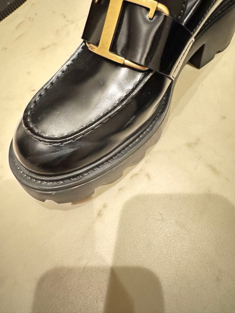 Tod's ブラックレザー プラットフォームローファー