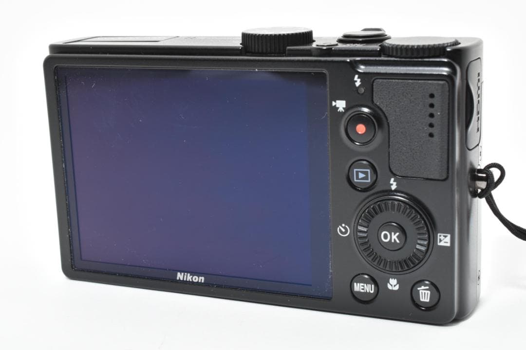 《 ほぼ新品 》 ニコン　Nikon COOLPIX P300 ブラック