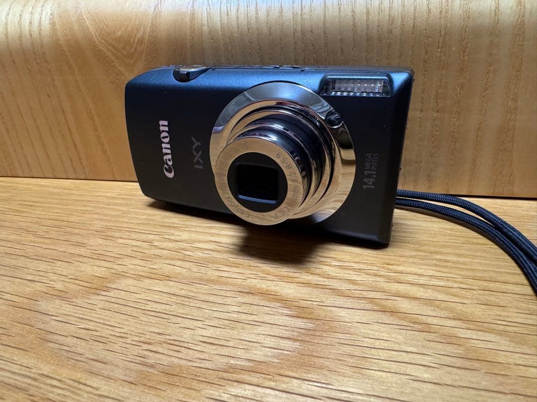 Canon キャノン IXY 10S デジカメ　タッチパネル　ケースのおまけ付き