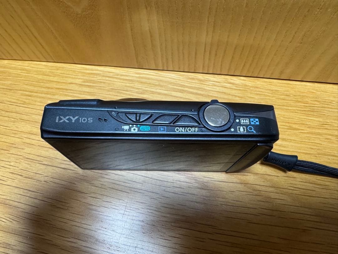 Canon キャノン IXY 10S デジカメ　タッチパネル　ケースのおまけ付き