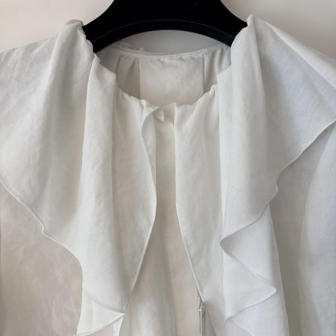 ★新品未使用★ガリャルダガランテ　ホワイトラッフルカラーブラウス