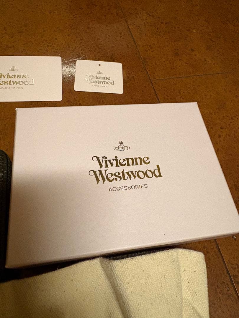 最終値下げ！VivienneWestwoodレザー ケース