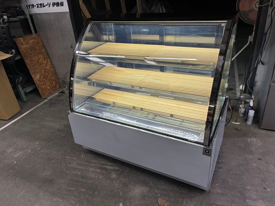 3段ガラスショーケース 100V 動作良好　送料込み