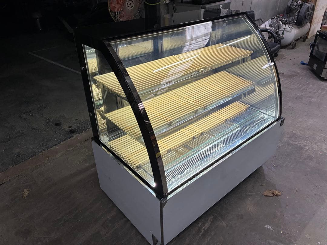 3段ガラスショーケース 100V 動作良好　送料込み