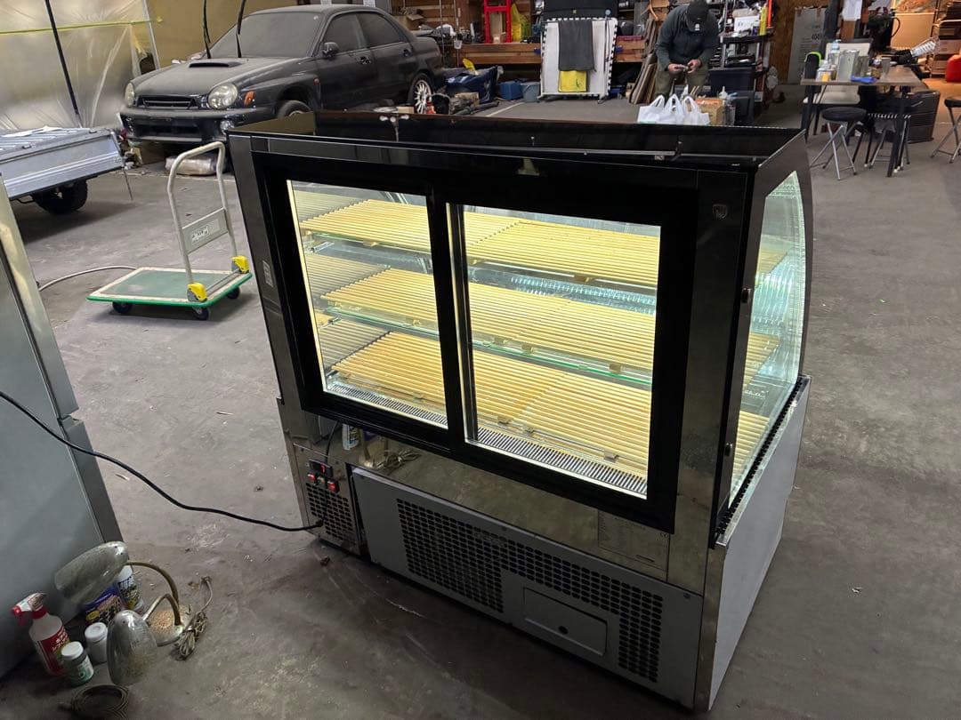 3段ガラスショーケース 100V 動作良好　送料込み