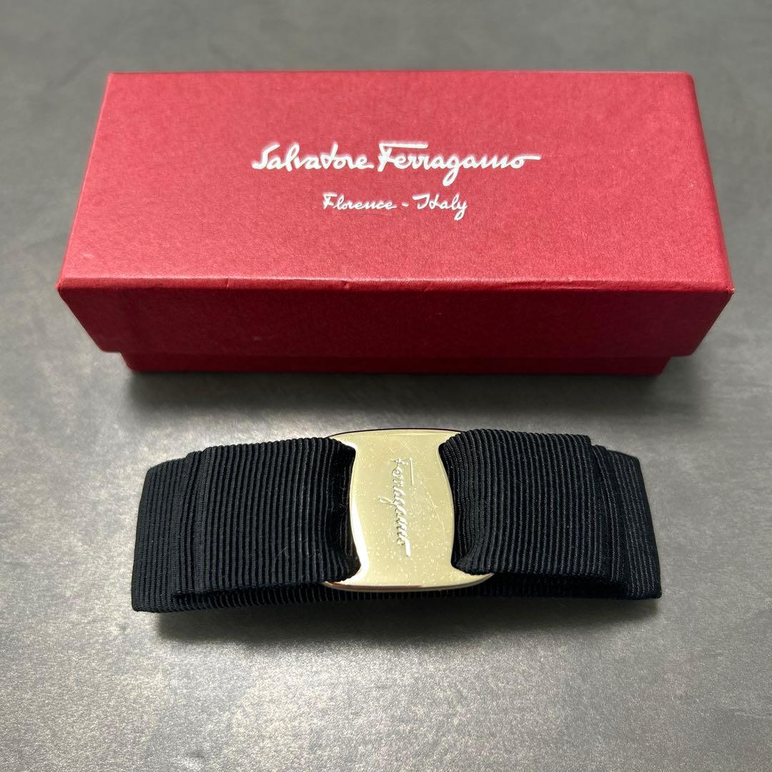 Salvatore Ferragamo ブラックリボン　フェラガモ　バレッタ