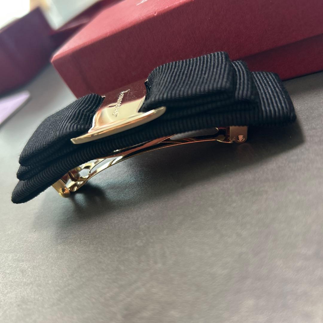 Salvatore Ferragamo ブラックリボン　フェラガモ　バレッタ