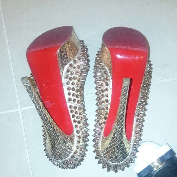 クリスチャンルブタン。ゴールドレディピープ