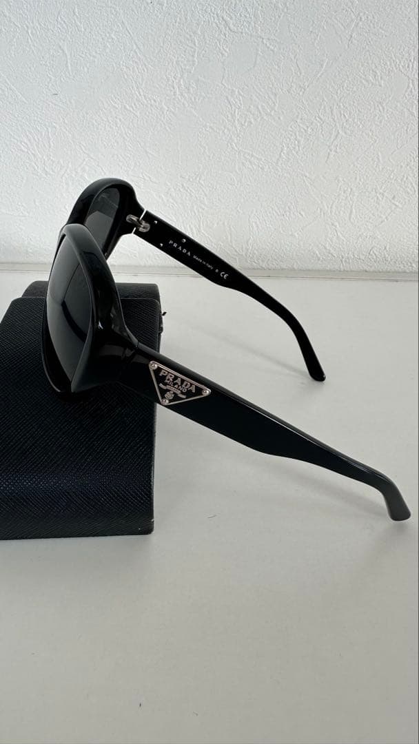 Prada ブラック サングラス