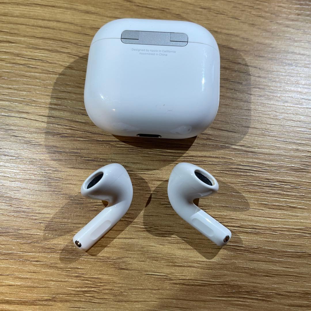 Apple Airpods 第4世代　ノイズキャンセリング付きなし