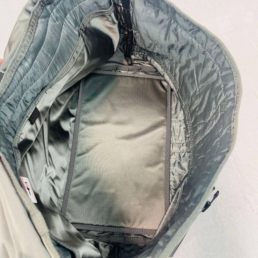 未使用に近い　Luggage Label オリーブグリーン メッセンジャーバッグ