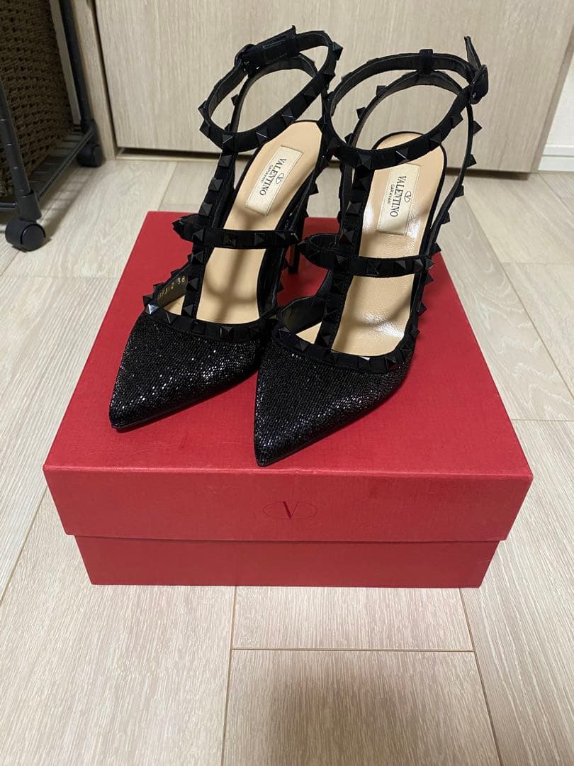 <値下げ>Valentino ハイヒール 黒 ストラップ付き