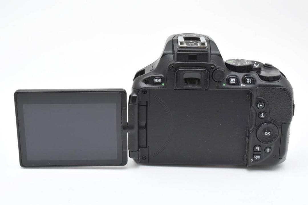 ■ 美品 ■ ニコン　Nikon D5500 標準レンズキット《S数8700枚》