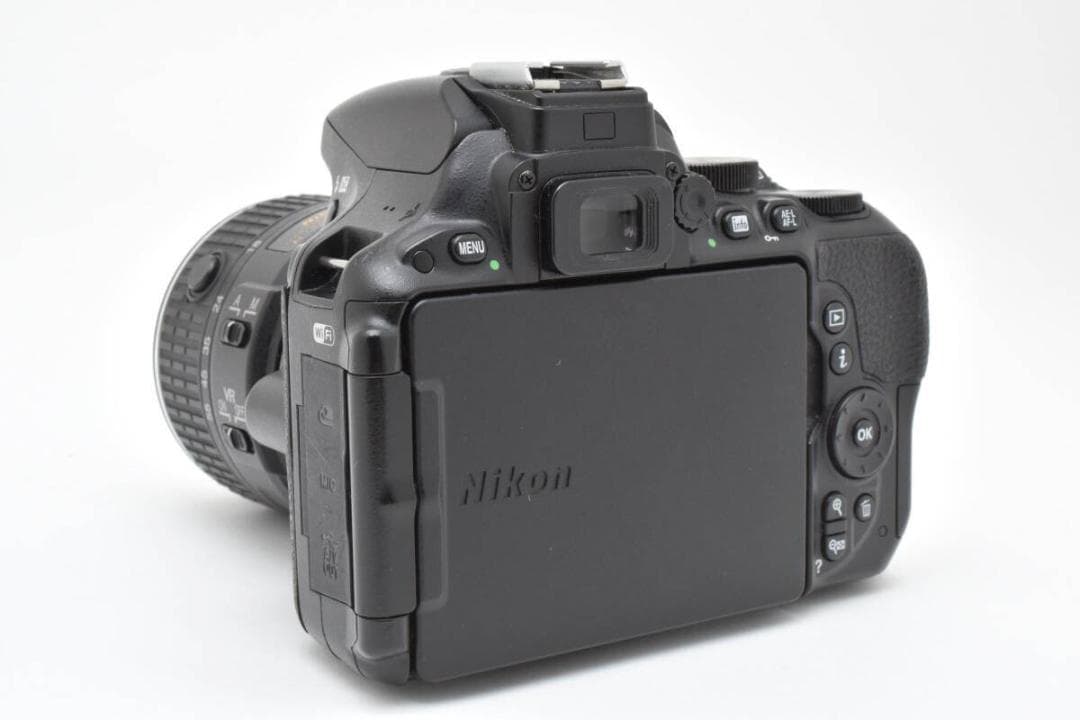■ 美品 ■ ニコン　Nikon D5500 標準レンズキット《S数8700枚》