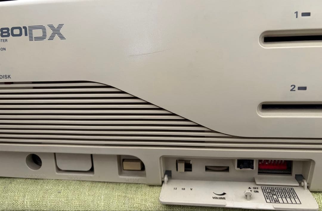 PC-9801 DX と外付けHDDとキーボード