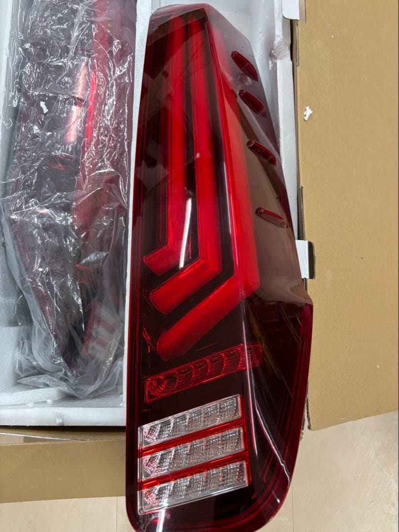 TOM'S トムス　テール　ノア　ヴォクシー