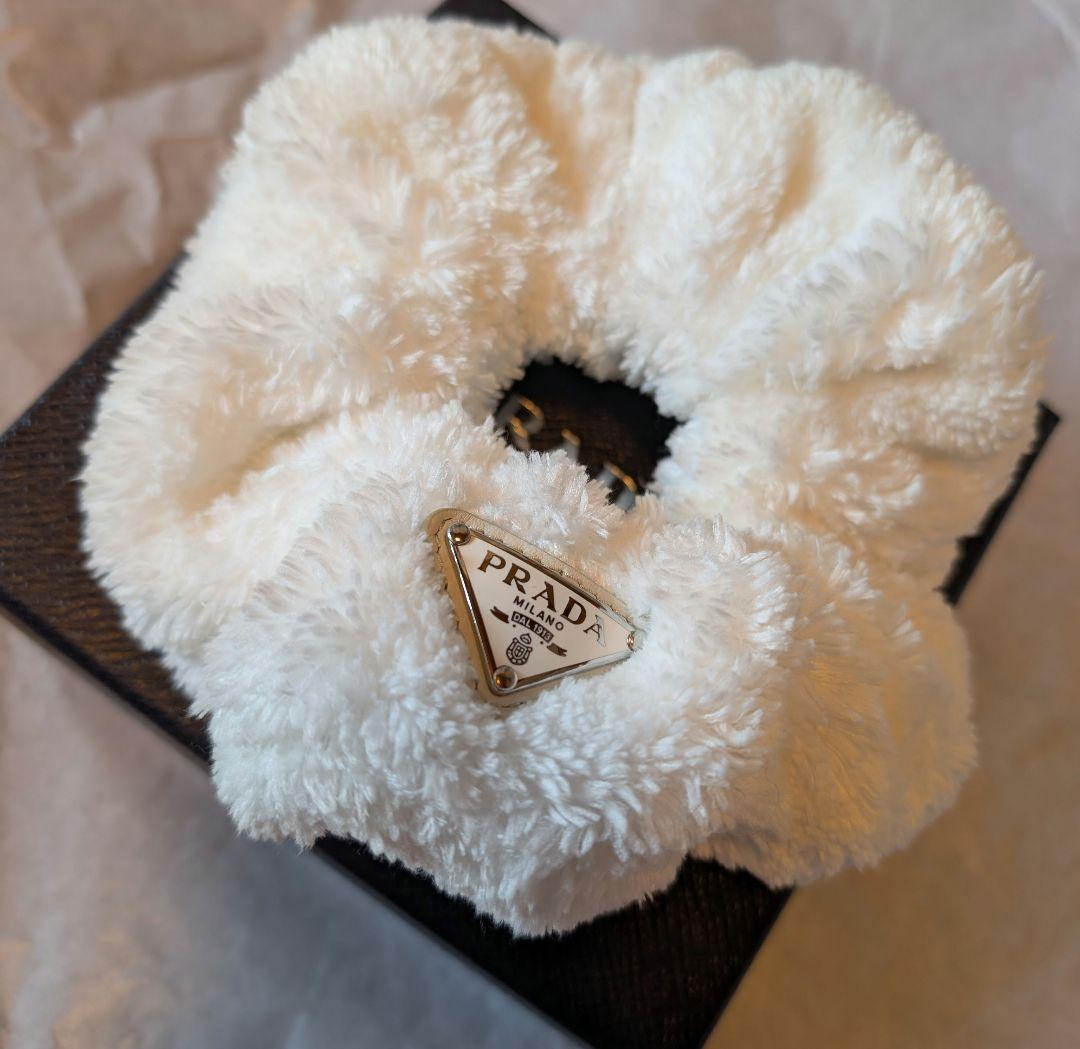 限定値下げ　正規品　PRADA プラダ　シュシュ　ホワイト