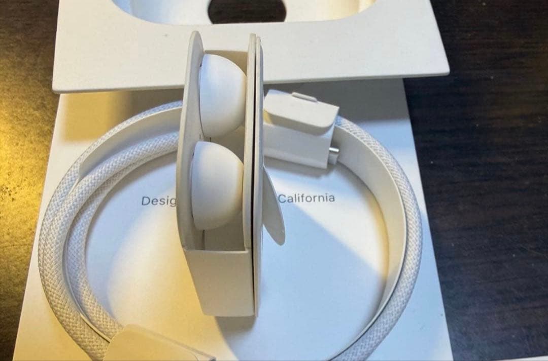 か*こ様 AirPods Pro2本体 ホワイト 充電ケース・ケーブル付き