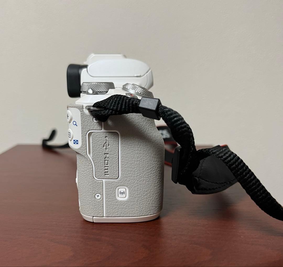 Canon EOS Kiss M ホワイト　ダブルレンズキット