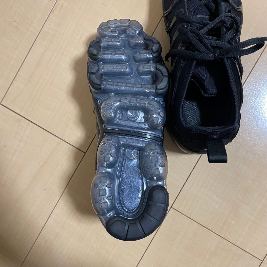 ナイキNIKE Air Vapormax plus トリプルブラック　25.5