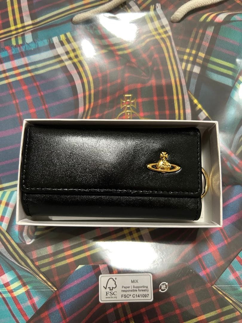 ブラックキーケース ゴールドロゴ付き