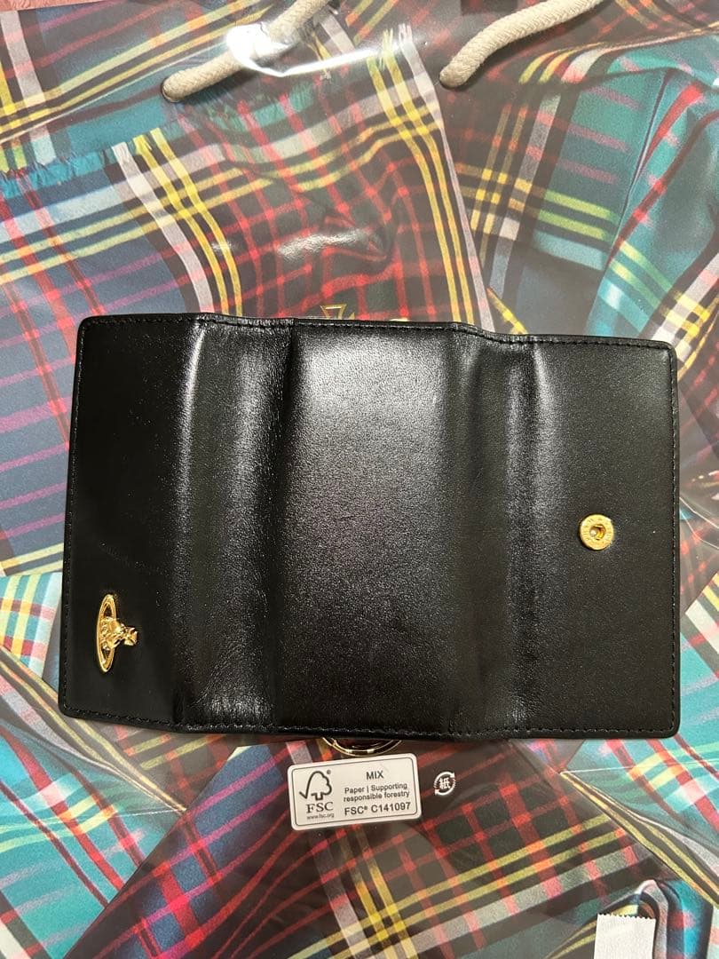 ブラックキーケース ゴールドロゴ付き