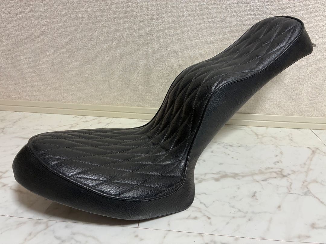 ブラック キルティングシート 流線型