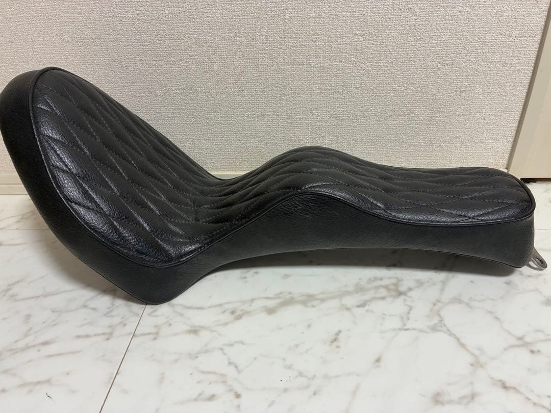 ブラック キルティングシート 流線型