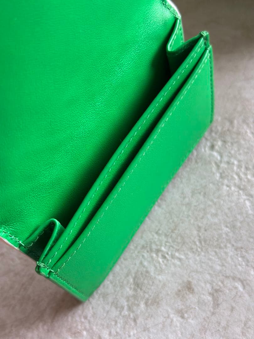BOTTEGA VENETA レザー名刺入れ ホワイト×グリーン