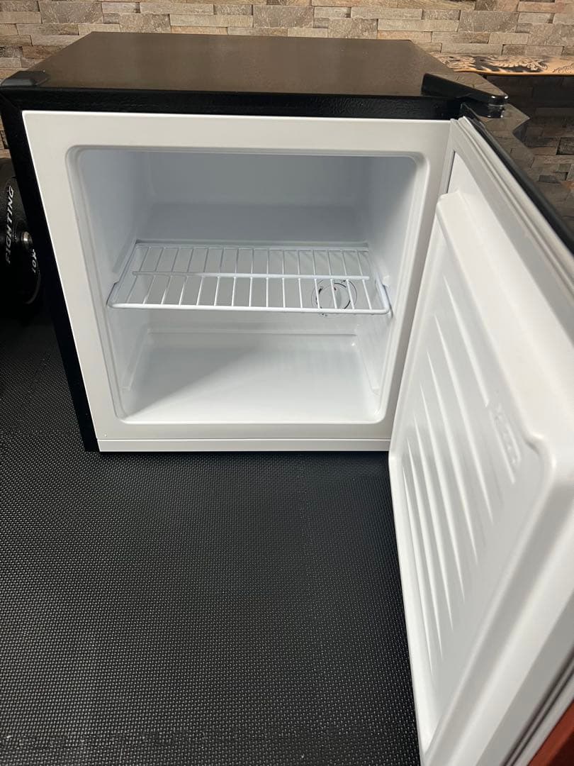 コンパクト冷凍庫 木目調　アイリスオーヤマ　31リットル　サブ冷凍庫に