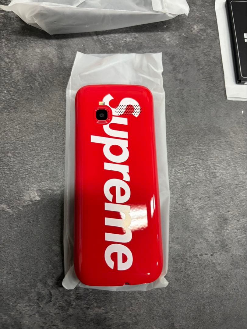 supreme BLU バーナーフォン