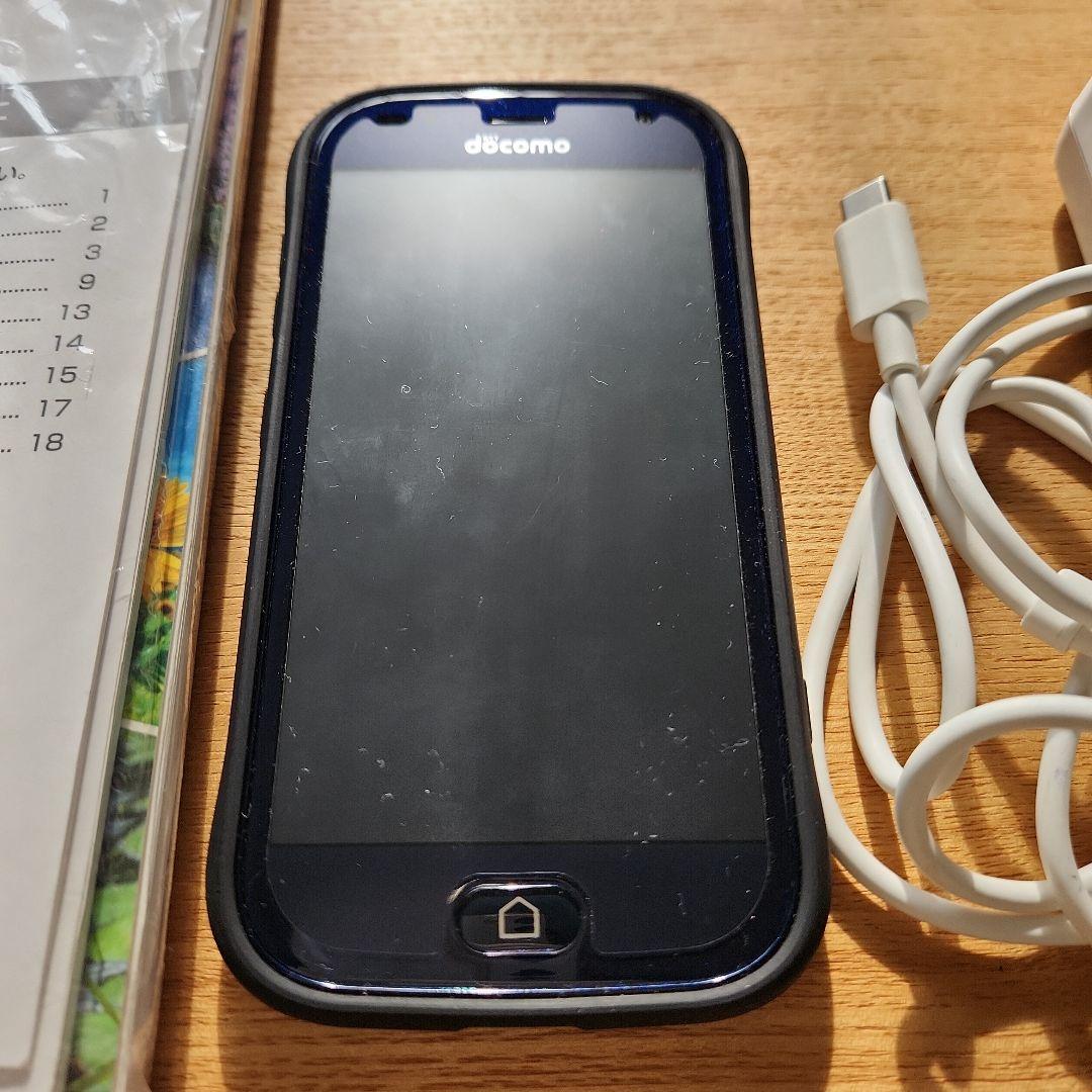 らくらくフォン　F-42A　ドコモ　docomo　ネイビー
