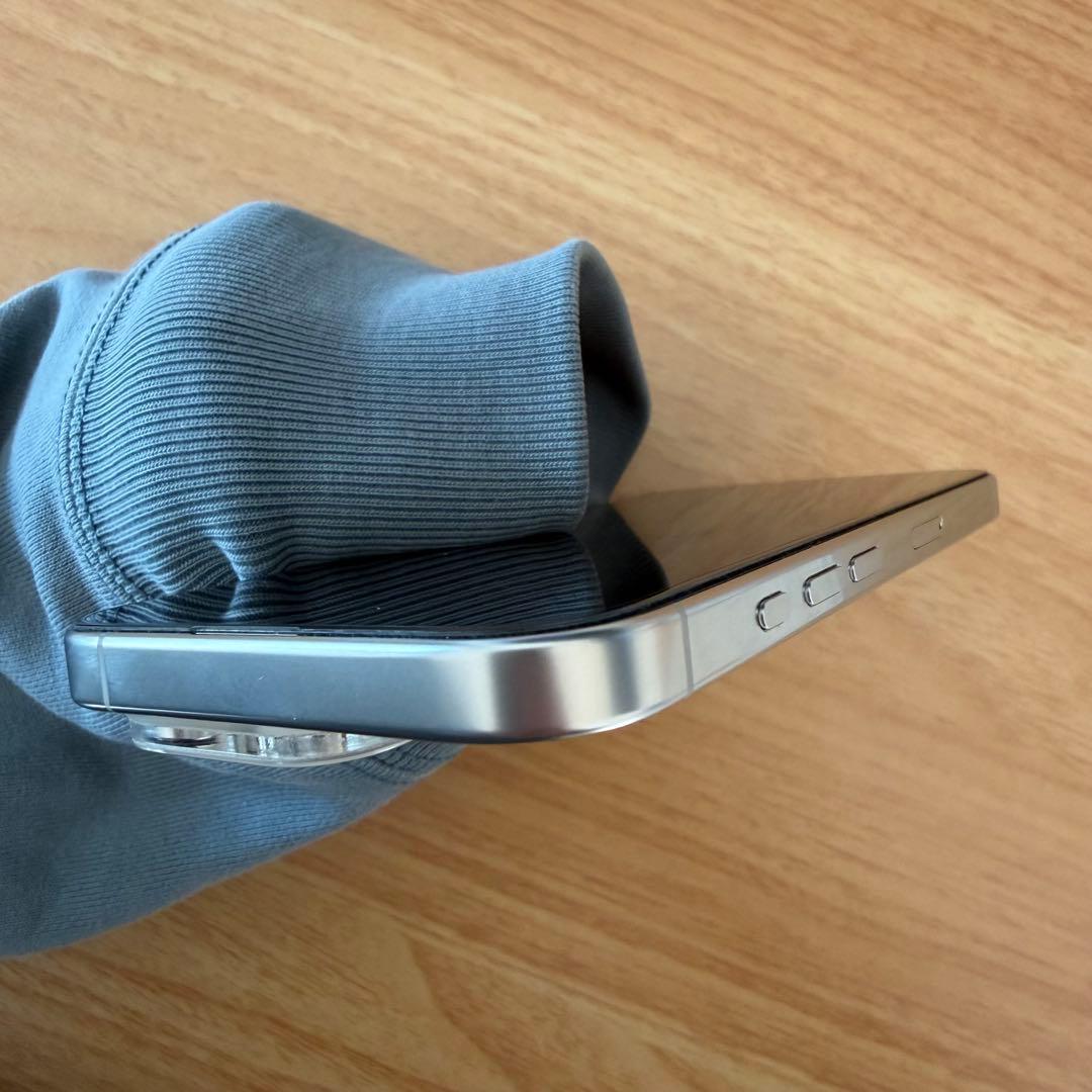 iPhone 16 Pro 256GB ホワイトチタニウム SIMフリー 95%