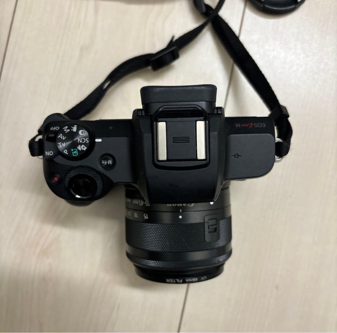 Canon EOS Kiss M ミラーレス一眼カメラ/レンズ/充電器付き