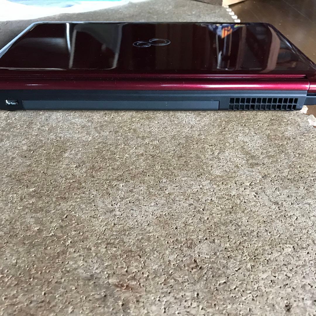 富士通 赤 ノートパソコン Windows11 SSD i7 カメラ ブルーレイ