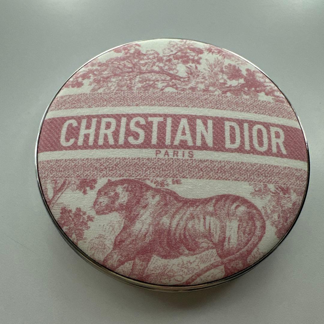 ディオールスキンフォーエバーグロウ　ルミナイザー004コーラルグロウ