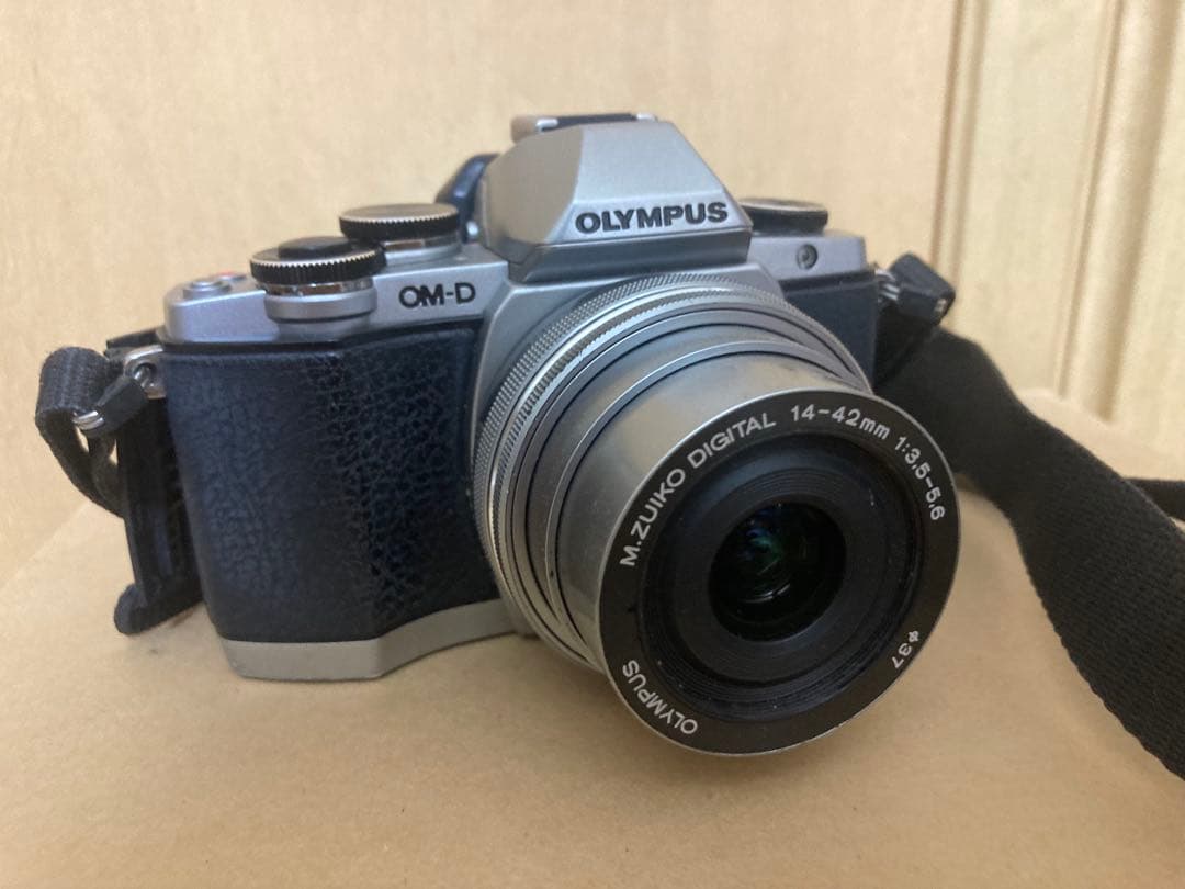 OLYMPUS オリンパス OM-D E-M10 レンズキット【ジャンク品】