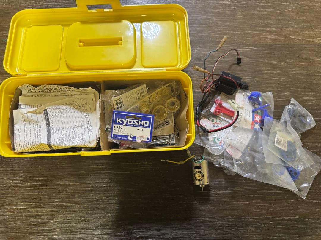 に*ン様 ラジコン　トヨタ　スープラ　部品パーツ多数　まとめ売り