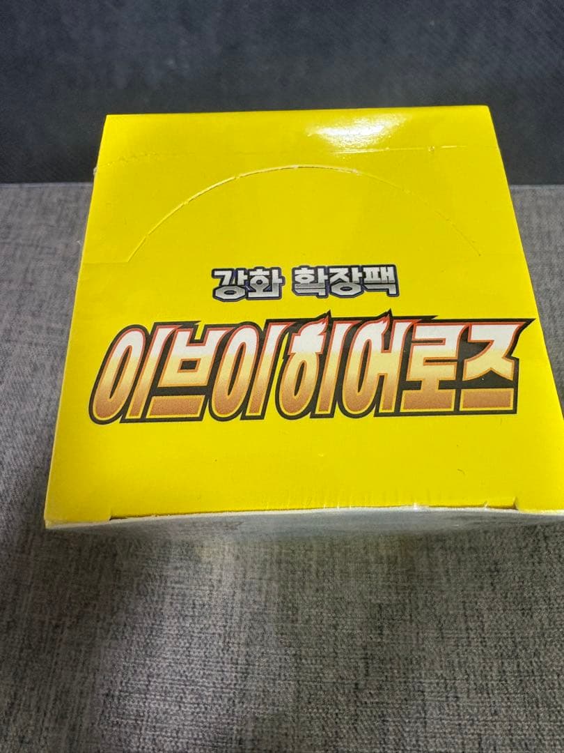 【新品未開封】韓国語版　イーブイヒーローズ　シュリンク付き1ボックス