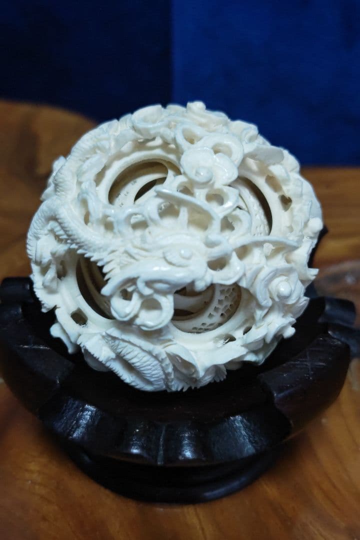 多層球　　象牙調オブジェ