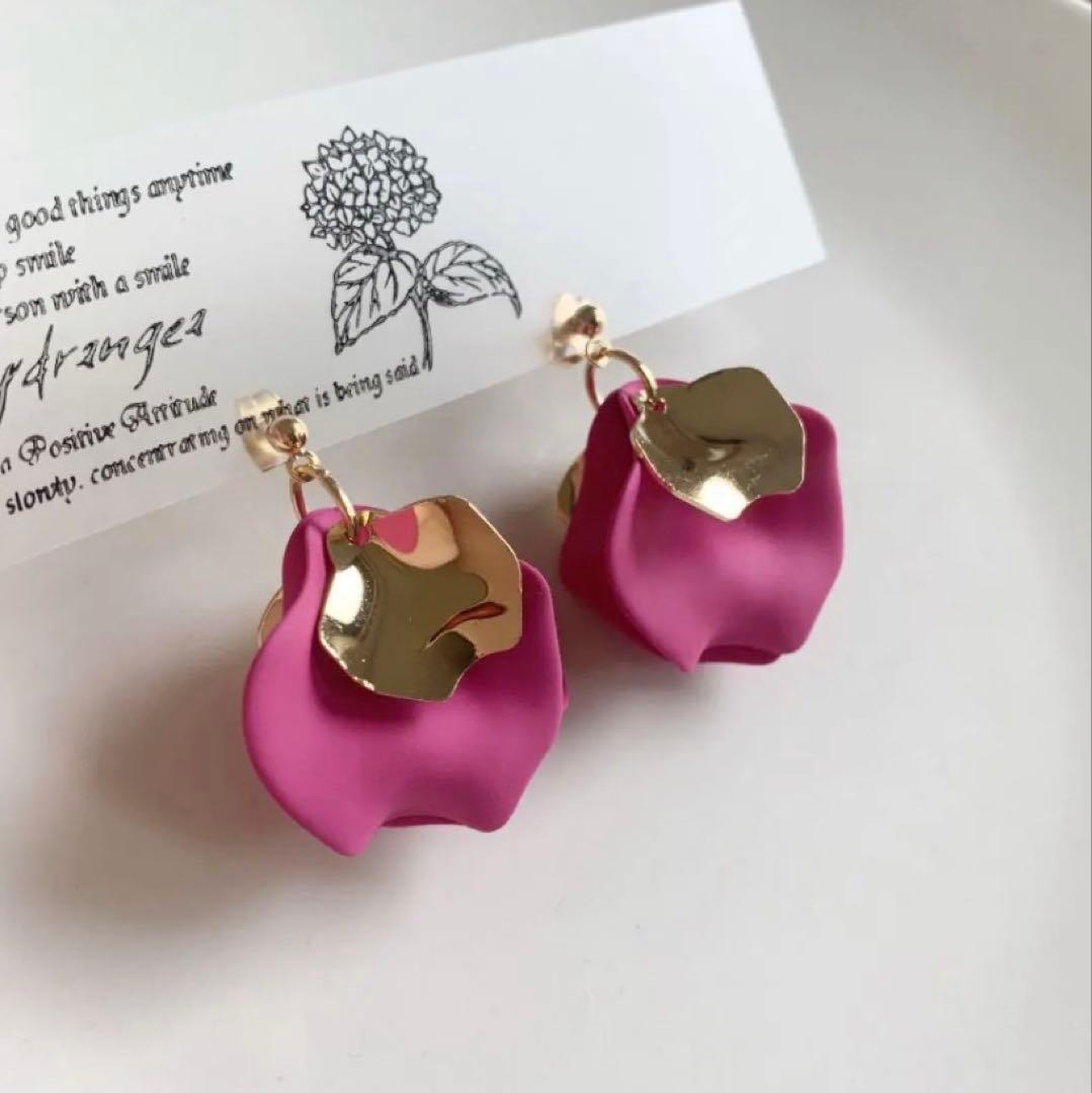 ピンクフラワーレジン×スパンコール♡花びら ピアス イヤリング