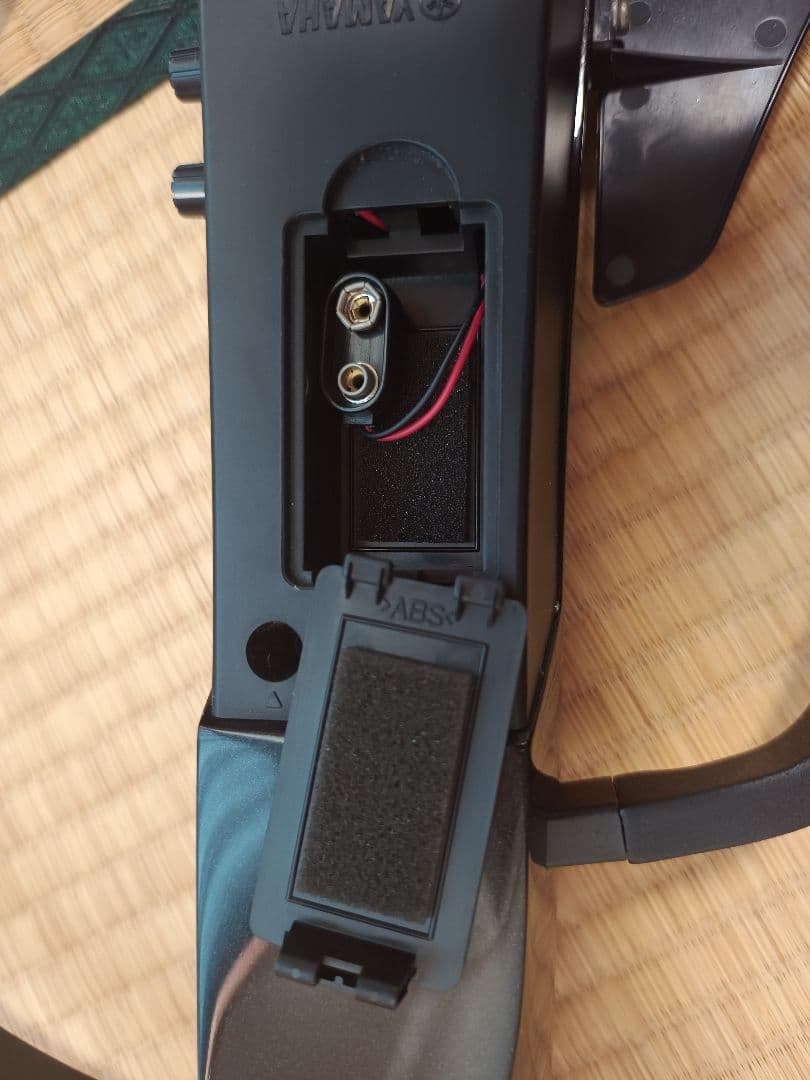 ヤマハ　サイレントギター SLG110N