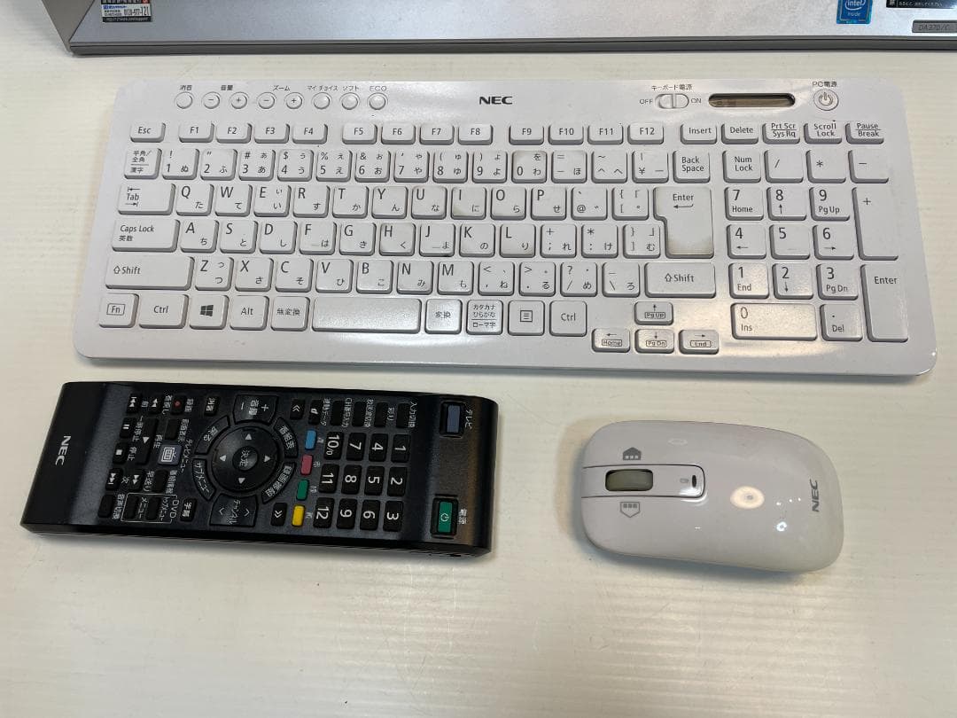 一体型 パソコン NEC LAVIE DA370/C PC-DA370CAW