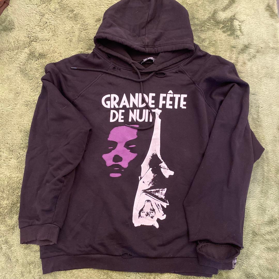 【かんとー】RAF SIMONSパーカー