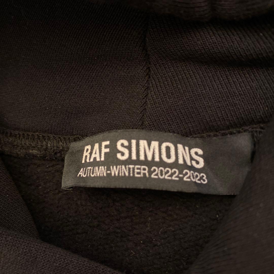 【かんとー】RAF SIMONSパーカー