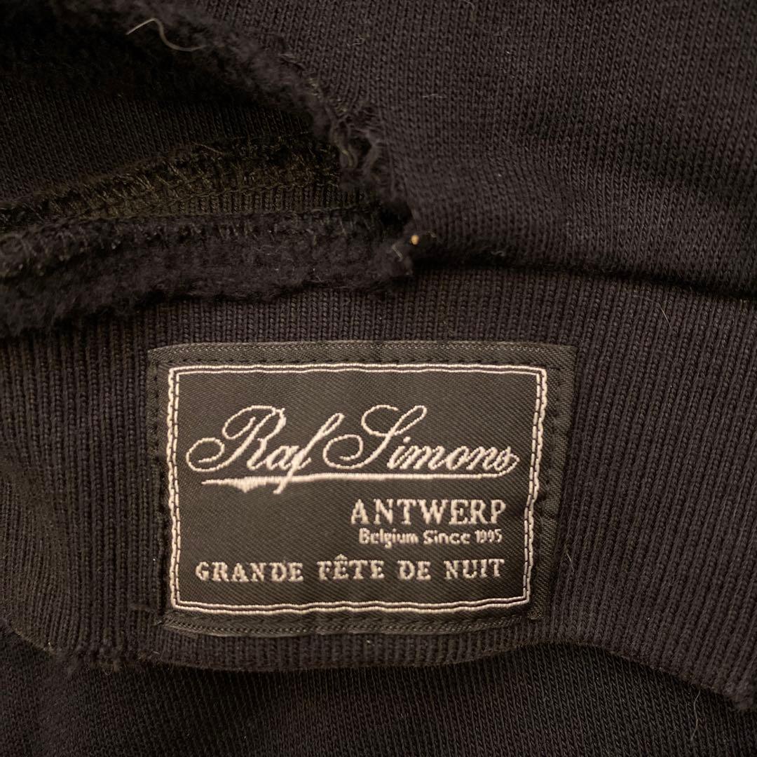 【かんとー】RAF SIMONSパーカー